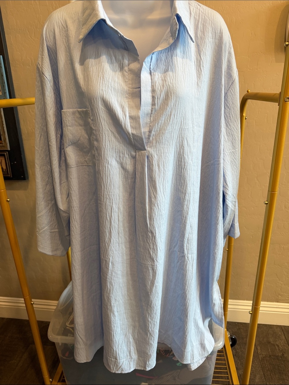 Men's Light Blue Casual Button-Down Shirt with Chest Pocket
